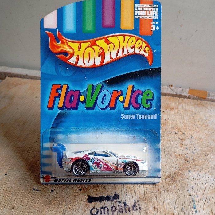 MAINAN hot wheels super tsunami diecast