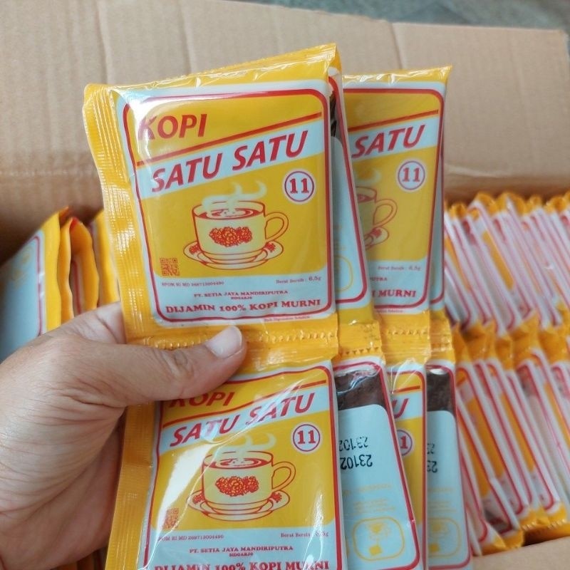 

TERLARIS (Termurah)️Kopi satu satu 1 renteng isi 10 sachet(kopi aja tidak ada gula)
