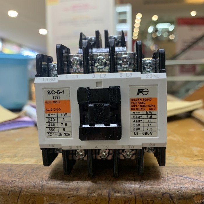 Kontaktor / contactor fuji sc-5-1