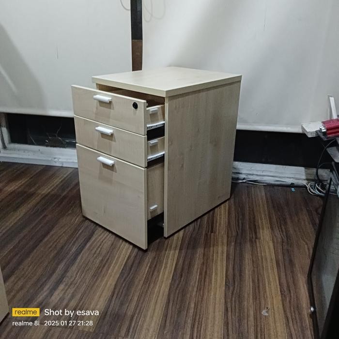 laci Nakas Drawer meja kantor