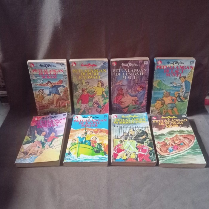 Novel Enid Blyton - Petualangan 1-8 Set