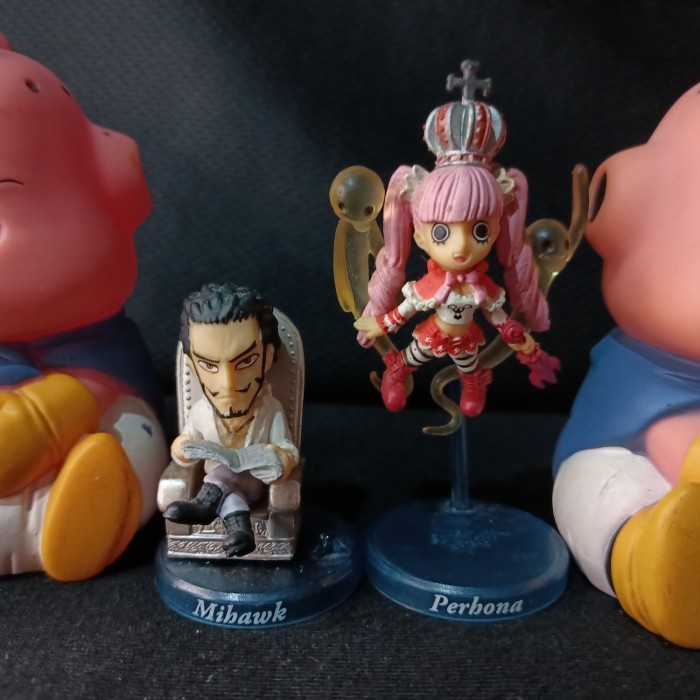 one piece figure collection mihawk perhona original set 2 minus pedang ga jual 1an