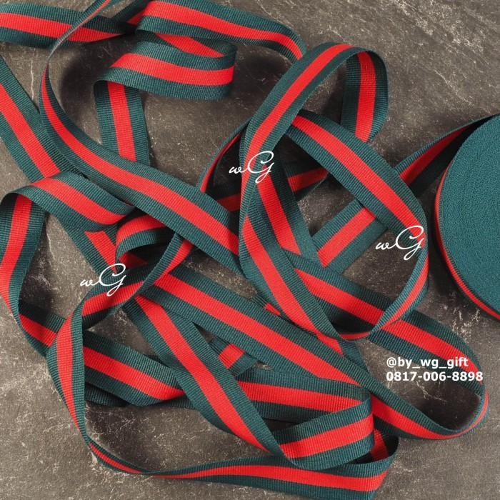 

Pita Grossgrain Hijau List Merah; Lebar 3,8 cm; Panjang 28,5 yards