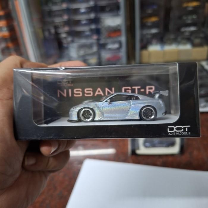 LP2155 DOT Model Skala 64 Nissan GTR R35 Supreme Chameleon White Limited ( 392 of 499)