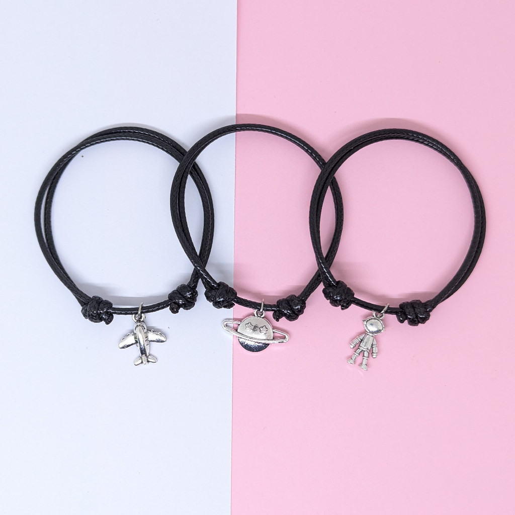 Gelang Sahabat Liontin Planet Astronot Pesawat Simple Aestetic VIntage Bisa Couple 3 Orang Tali Kore