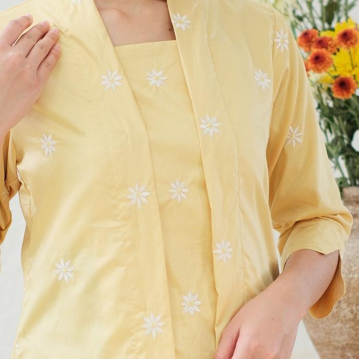 

Kebaya kutubaru bordir elanna lengan 7/8 meradelima katun kuning - XXXL