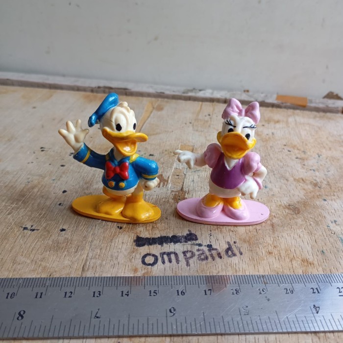 MAINAN 2 pcs figure Donald duck dan Daisy duck Disney