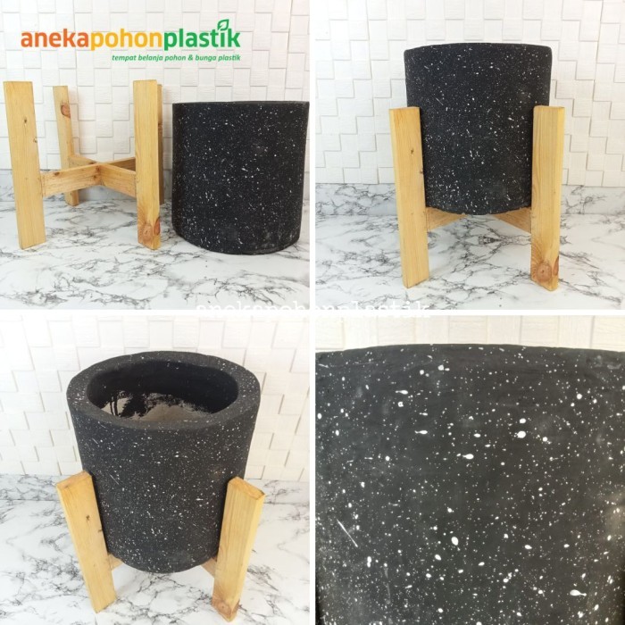 Standing Kayu Kaki 4 Pot Semen Variasi Warna Hitam & Putih Pajangan - Hitam