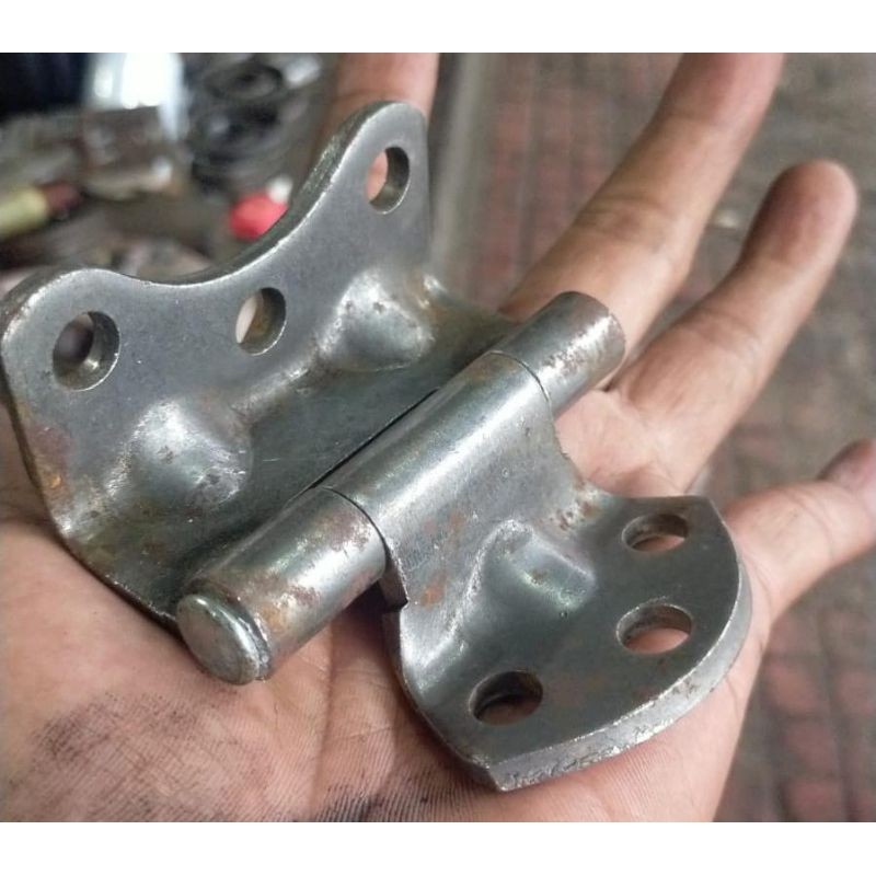 ENGSEL PINTU MOBIL Pickup/ BAK L300/T120SS ORIGINAL MITSHUBISHI  SATUAN