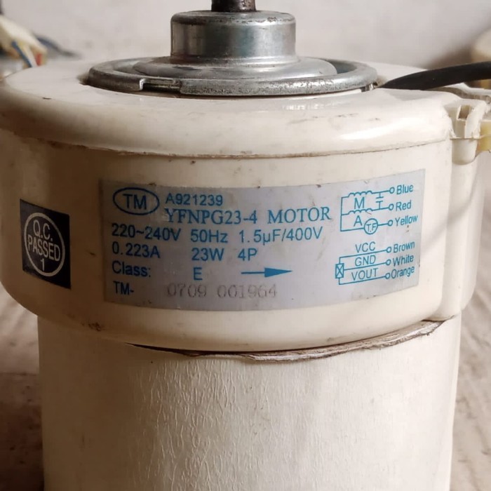D90 Motor Fan Indoor AC Panasonic A921239 YFNPG23-4 MOTOR 220-240V 50Hz 1.5uF 400V 0.223A 23W 4P CLA