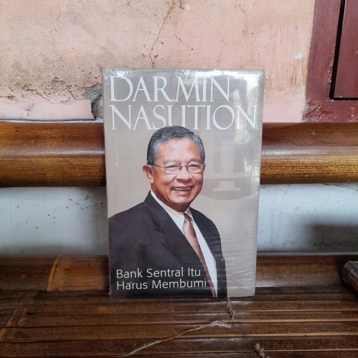 ASLI BUKU Bank Sentral Itu Harus Membumi By Darmin Nasution