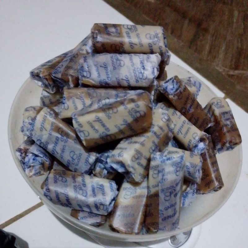 

Dodol 1kg kombinasi rasa Coksu makanan khas daerah Garut murah berkualitas