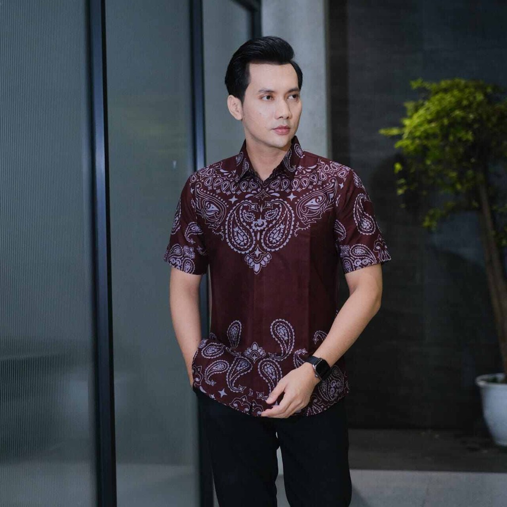 Cebong Maroon Baju Batik Pria Lengan Pendek Slim Fit