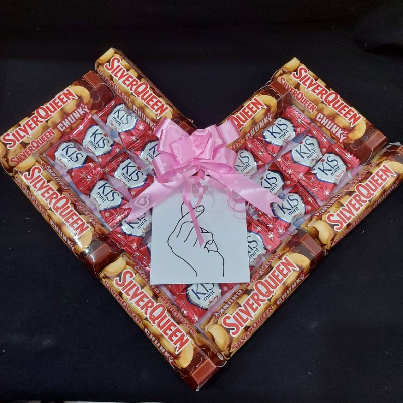 SNACK LOVE BUCKET COKLAT SILVERQUEEN HAMPERS HADIAH VALENTINE