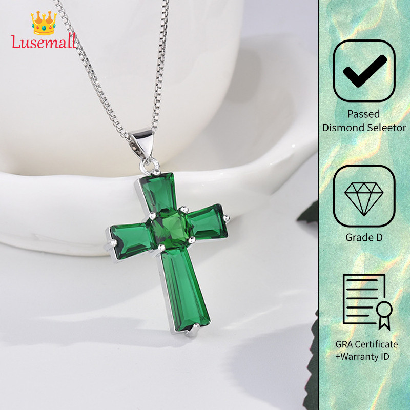 Lusemall Liontin Salib Kristal Hijau Kalung Berlian Hijau Moissanite Tidak Beraturan Mewah