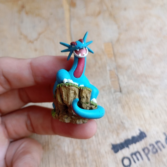 MAINAN figure anime pokemon salamence minus