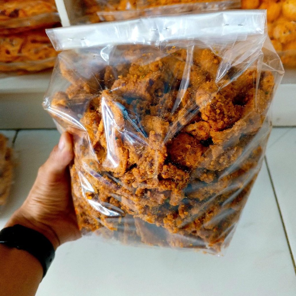 

Classica2106 Kulit Ayam Crispy 1Kg - 250Gr Pedas Daun Jeruk Dan Original Gurih - Snacks - Food