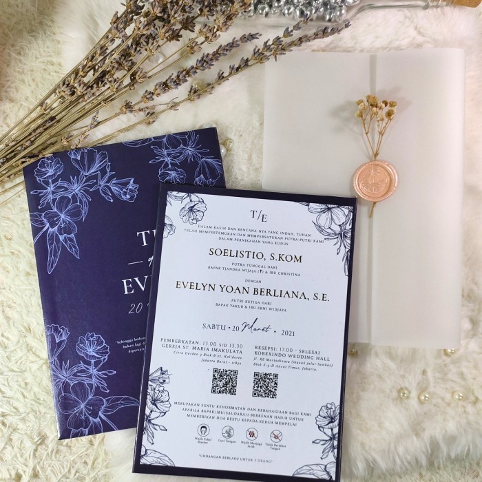 kartu Undangan Pernikahan Hardcover Biru Foil Emas