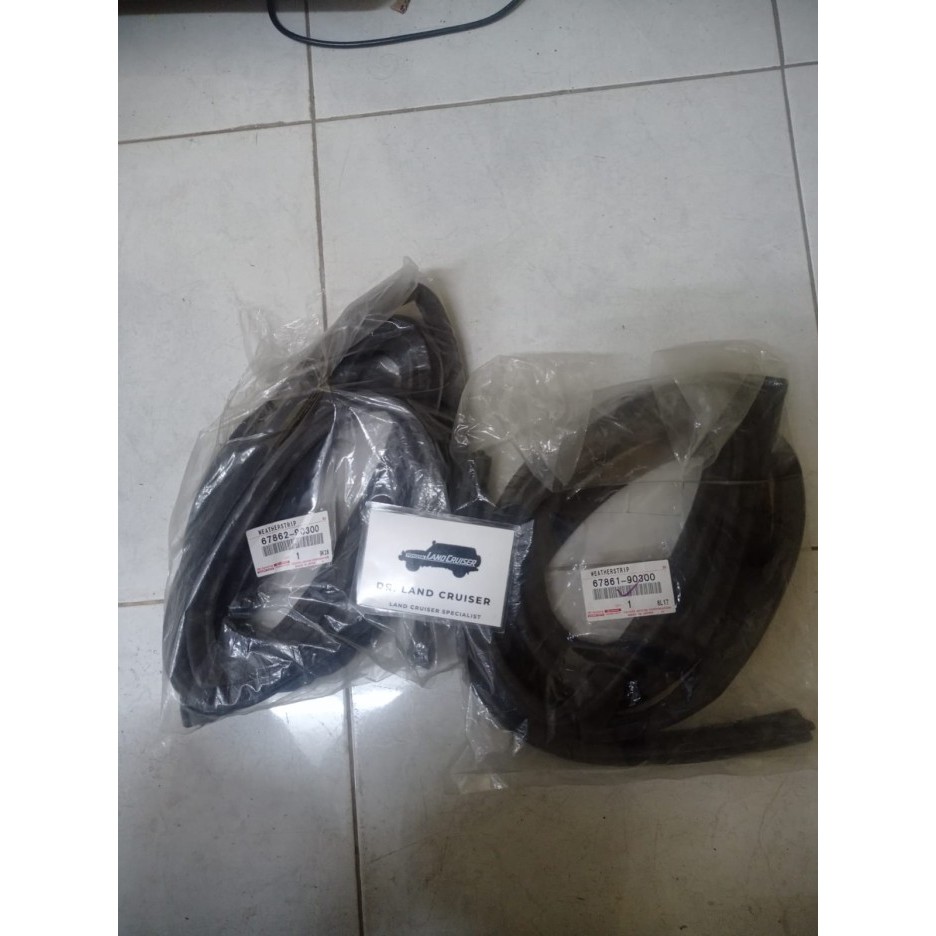 KARET PINTU DEPAN HARDTOP FJ40 BJ40 ORISINIL SEPASANG berkualitas