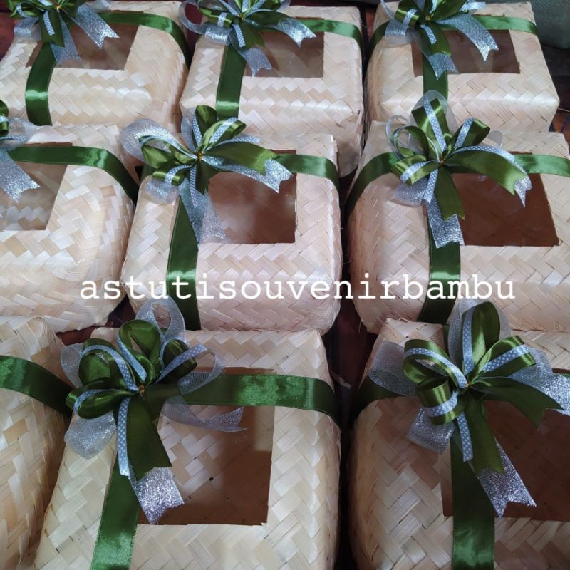 

BESEK NATURAL MURAH 20-25cm TUTUP MIKA TERMASUK PITA SPESIAL / besek murah/ besek nasi / pipiti /besek hias /hantaran/ kado