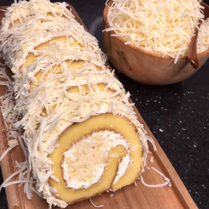 

Bolu Gulung Medan Rasa Keju Topping Keju ( Panjang ) When Cake