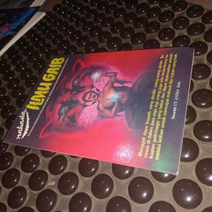 Buku Rahasia Ilmu Gaib Rahasia memiliki kekuatan gaib