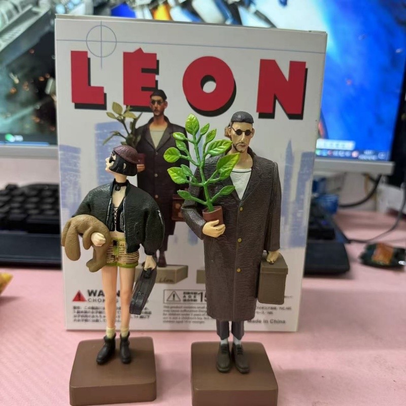 New Leon And Mathilda 1 Set Statue Trendy Killer Doll Movie The Professional Action Figures Model To
