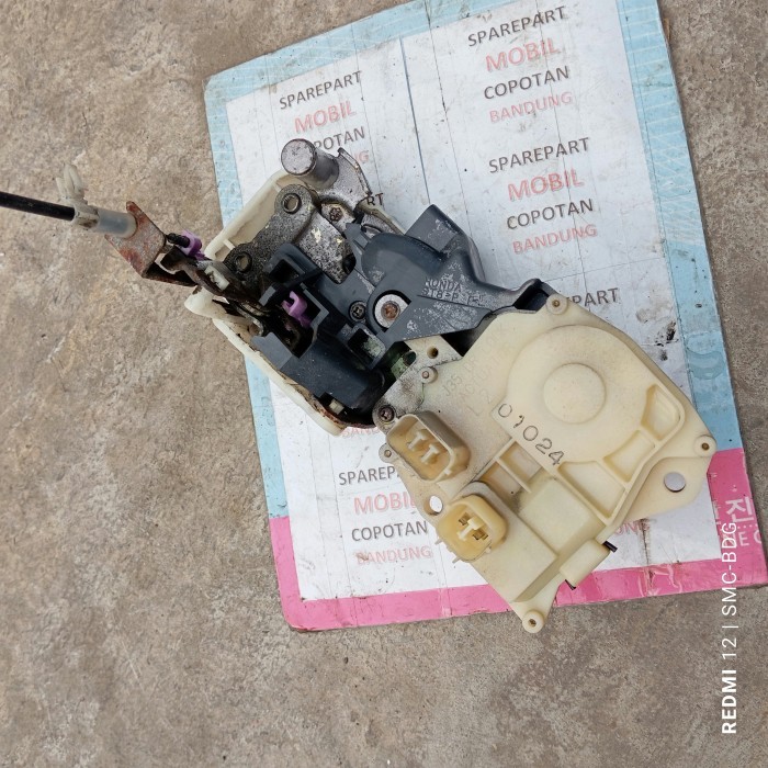 

Doorlock plus actuator pintu belakang kiri Honda Odyssey RA6 original