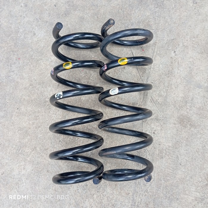 Coil spring per depan bekas suzuki Escudo 2.0 masih standar