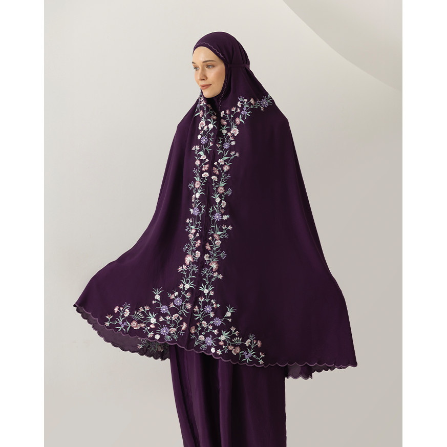 Solana - Travel Prayer Robe in Burgundy