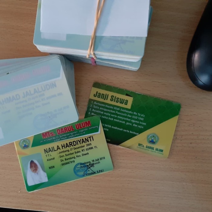 

Cetak Kilat - ID Card / Kartu Pelajar / Kantor / Organisasi