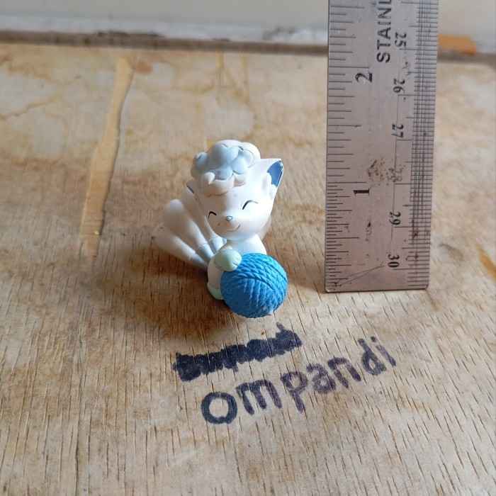 MAINAN figure anime pokemon vulpix