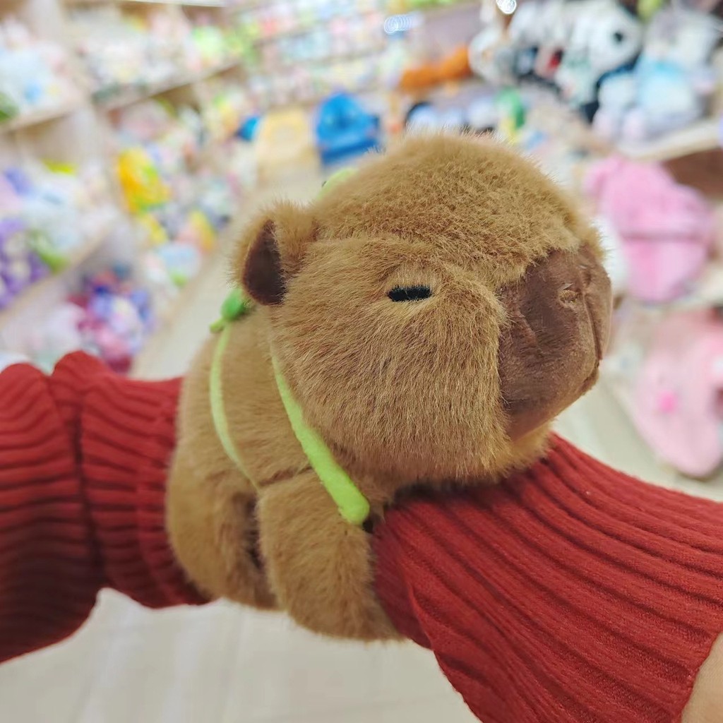 Boneka Capybara Gelang Ring Nemplok Ditangan Bahan Bulu Ukuran 18Cm Lembut