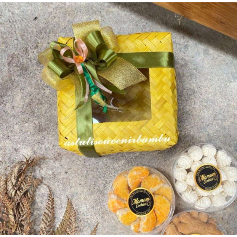 

EID MUBARAK HAMPERS BESEK MIKA WARNA SPESIAL LEBARAN PARSEL LEBARAN KETUPAT / keranjang bambu / hampers unik / parsel sirup