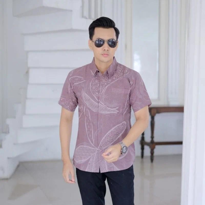 Motif Wulu Ungu Lilac Slim Fit Batik Pria Lengan Pendek