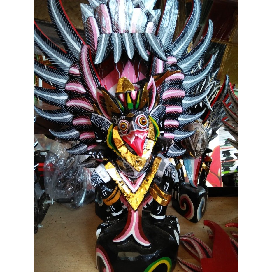 patung burung Garuda