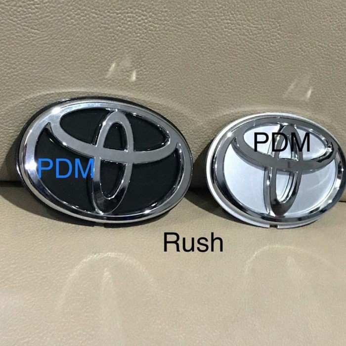 Emblem/ Logo Toyota Ban Serep Belakang Toyota Rush - Silver