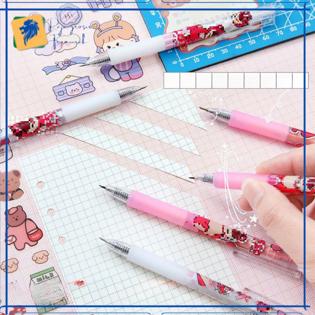 

Pemotong Kertas Bentuk Pena Karakter Kartun Bear Strawberry Lucu Cutter Pen Knife Cut Stickers Scrapbooking Alat Pemotong Stiker Bentuk Pena Cutting Tools Portable Knife Carving DIY - pedagangonline017