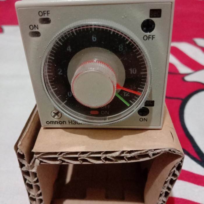 omron h3cr-f8n 220v