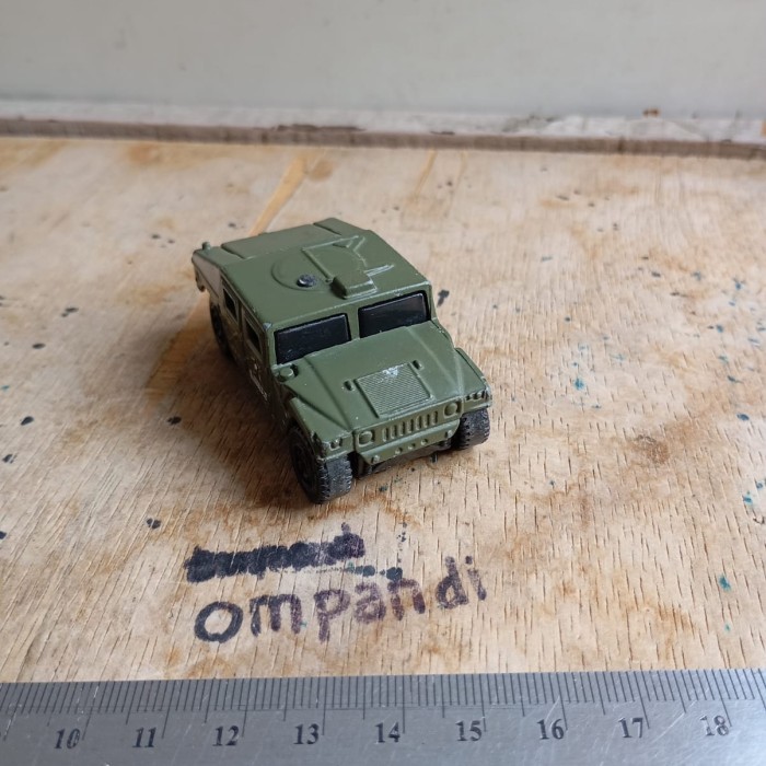MAINAN diecast matchbox Hummer bekas