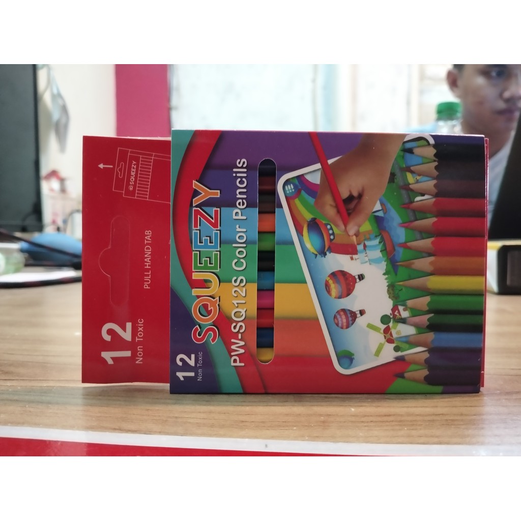 

pensil warna Squeezy 12 warna kemasan mungil yang praktis dibawa tidak beracun