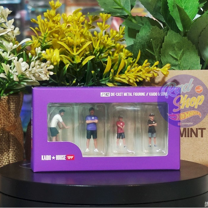 Kaido House x Mini GT Diecast Metal Figurine Kaido and Son 142