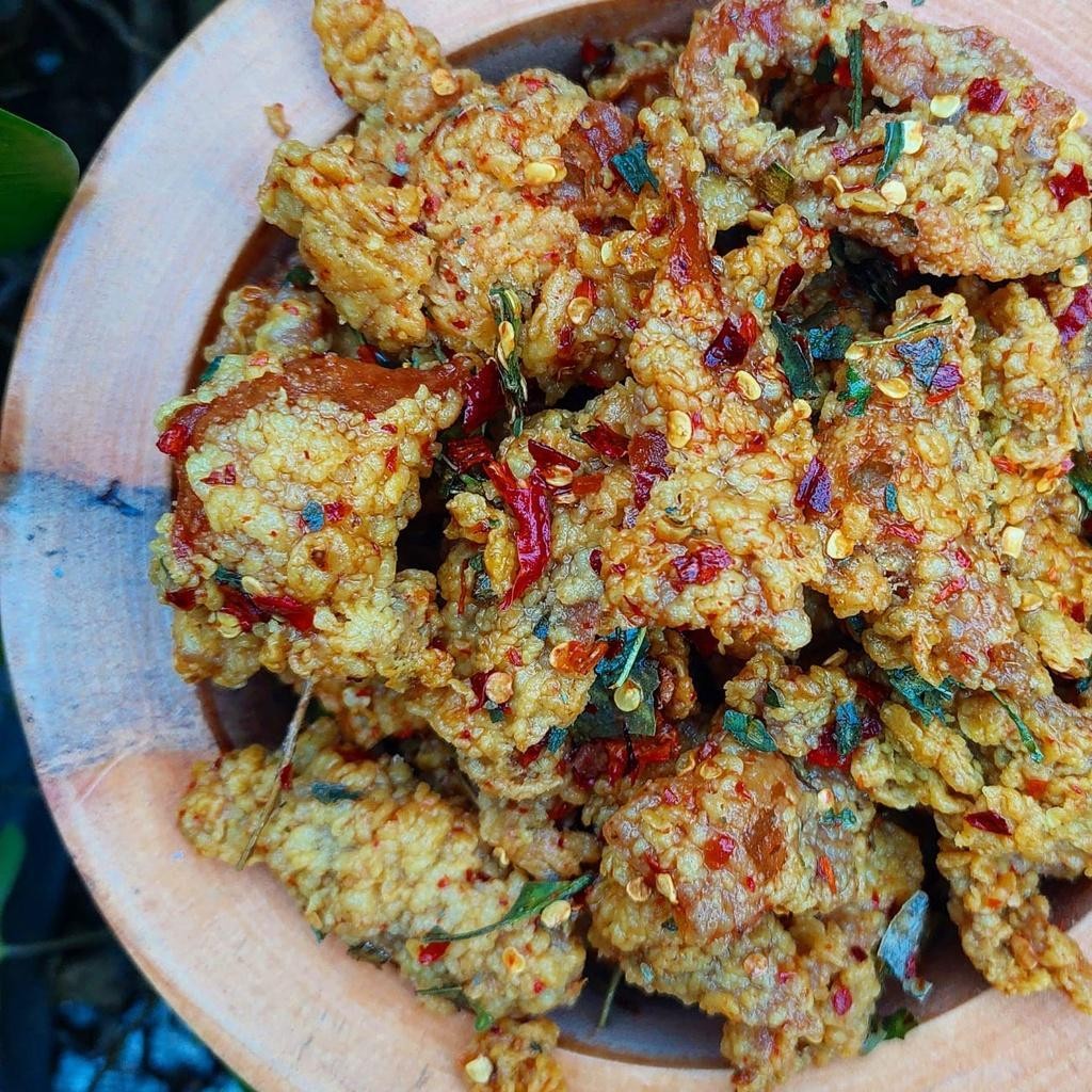 

Kripik KULIT AYAM KRISPY 500GRAM PEDAS MANTAP Keripik Kulit Kering Makanan
