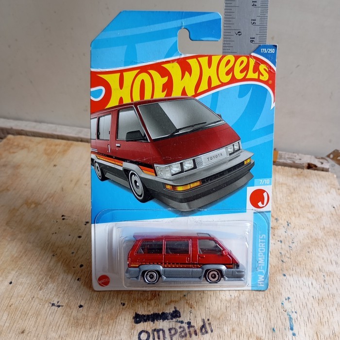 MAINAN hot wheels toyota van red edition