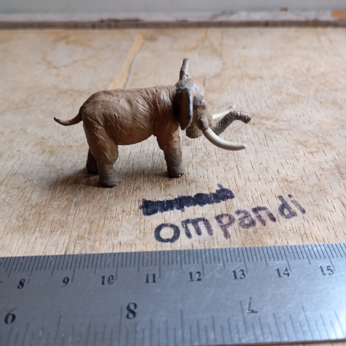 MAINAN figure hewan gajah animal Kaiser