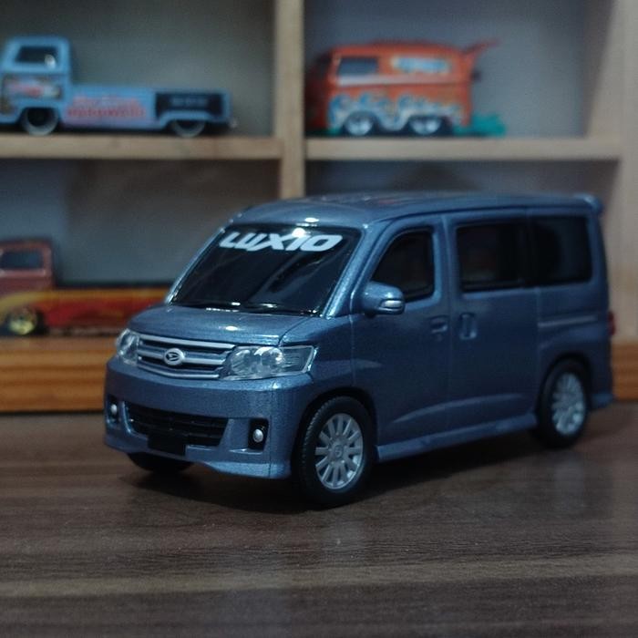 Miniatur Daihatsu Luxio Skala 1:36 Dealer Box