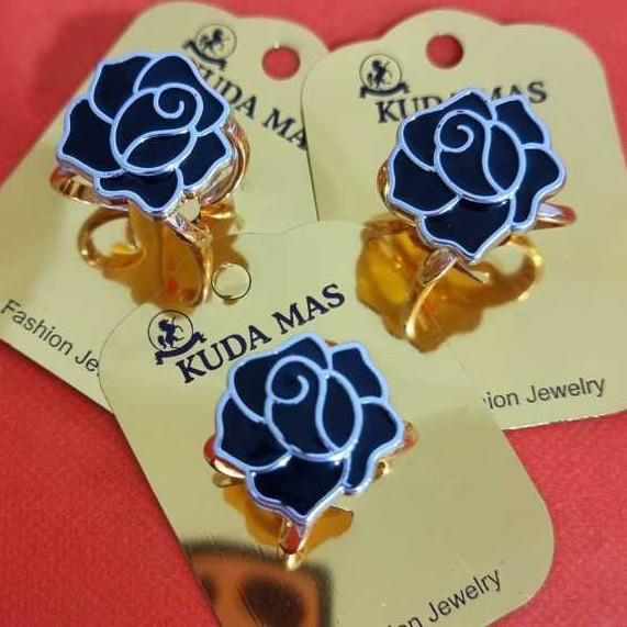Ring Hijab Motif Bunga Mawar Hitam Kelopak Scrave - Ring Kerudung Motif Bunga Mawar Hitam Kelopak Sc