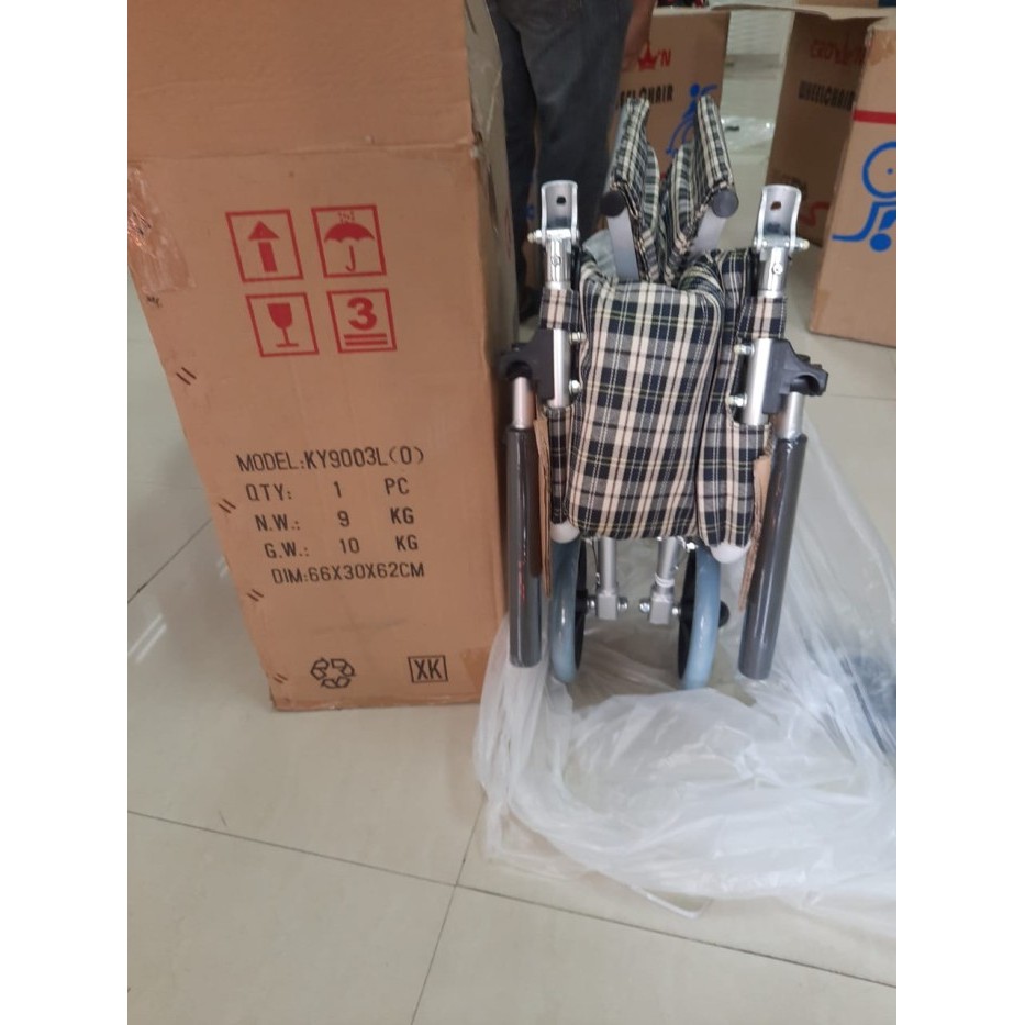 Kursi Roda Traveling Aluminium Crown KY9003L KY 9003 L - Abu-abu