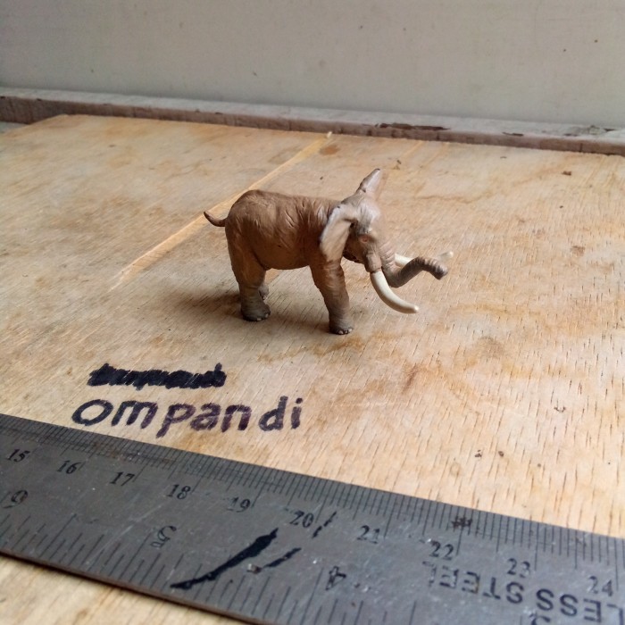 ZS34 figure hewan gajah animal kaiser