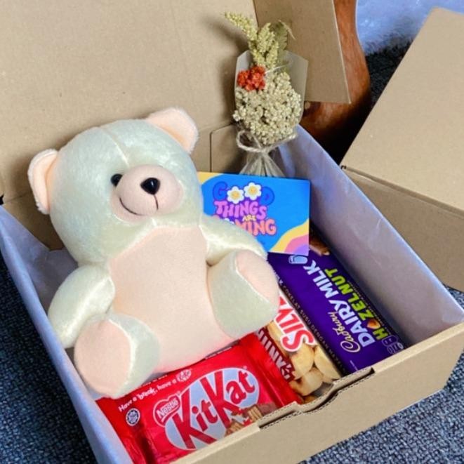 

Hampers Snack Cokelat Premium Gift Box Kado